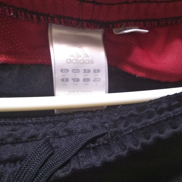 Adidas boys shorts size S (8_10yrs) - Picture 3 of 5